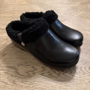 Earth Sherpa Lined Kona Clog 6.5